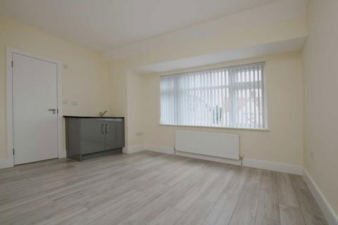 Studio to rent, Church Stretton Road, Hounslow TW3