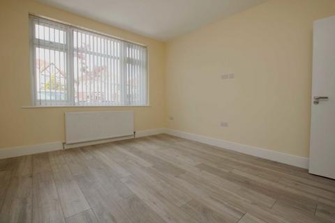 Studio to rent, Church Stretton Road, Hounslow TW3