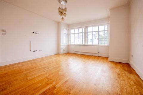 1 bedroom flat to rent, 1 bedroom First Floor Flat in Westcliff-on-Sea