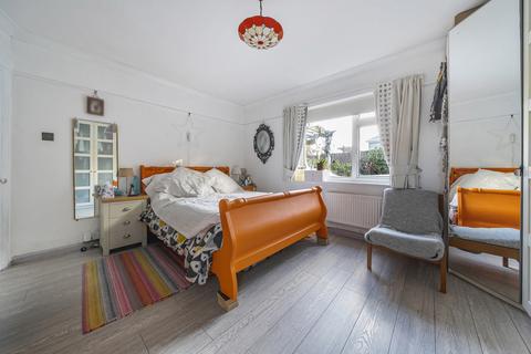 26 Limes Road, Folkestone, CT19 4AU