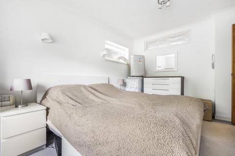 2 bedroom flat for sale, Surbiton,  Surrey,  KT6