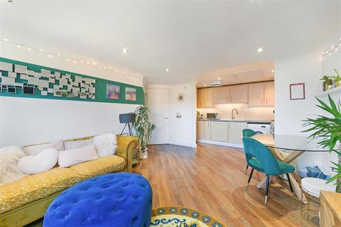 2 bedroom apartment for sale, High Street, Banstead