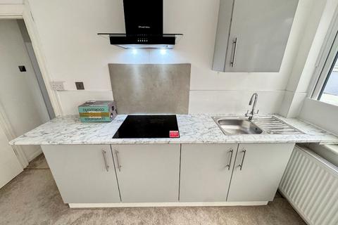 1 bedroom flat to rent, Hounslow TW4