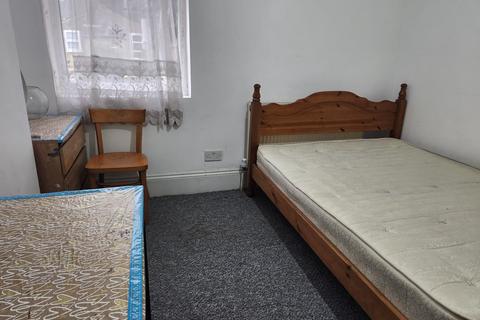 1 bedroom in a house share to rent, Vansittart Road, London E7