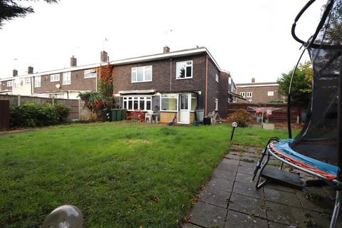 4 bedroom terraced house for sale, Gladwyns, Basildon, SS15