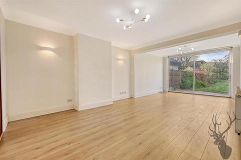 4 bedroom semi-detached house to rent, Grange Crescent, Chigwell IG7