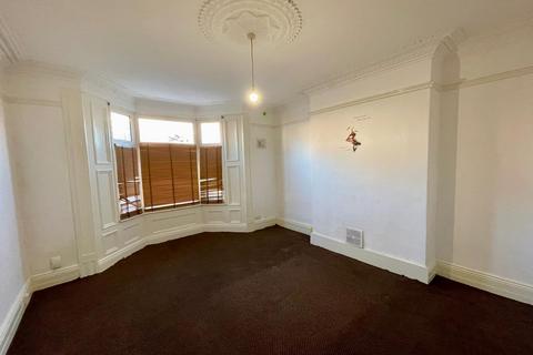 2 bedroom ground floor flat to rent, Talbot Road, South Shields NE34