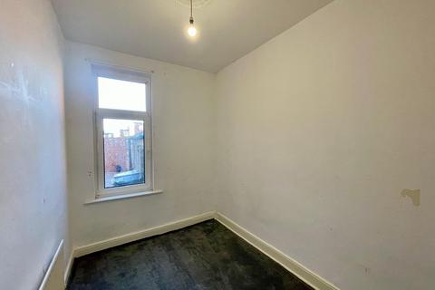 2 bedroom ground floor flat to rent, Talbot Road, South Shields NE34