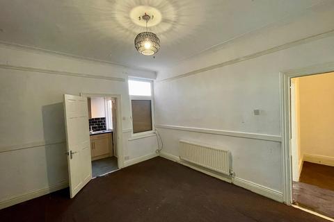 2 bedroom ground floor flat to rent, Talbot Road, South Shields NE34