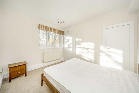 4 bedroom flat to rent, Wandle Way, London SW18