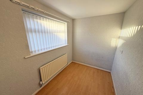 2 bedroom semi-detached bungalow to rent, http://example.com