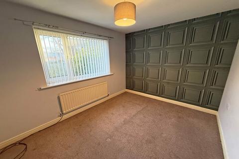 2 bedroom semi-detached bungalow to rent, http://example.com