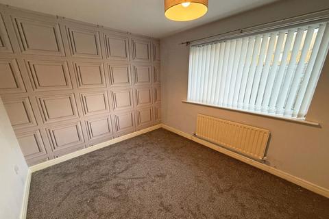 2 bedroom semi-detached bungalow to rent, http://example.com