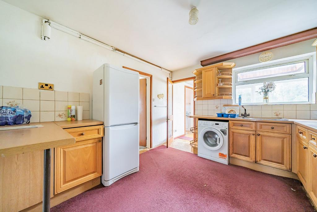 https://media.onthemarket.com/properties/16172238/1519478029/image-3-1024x1024.jpg