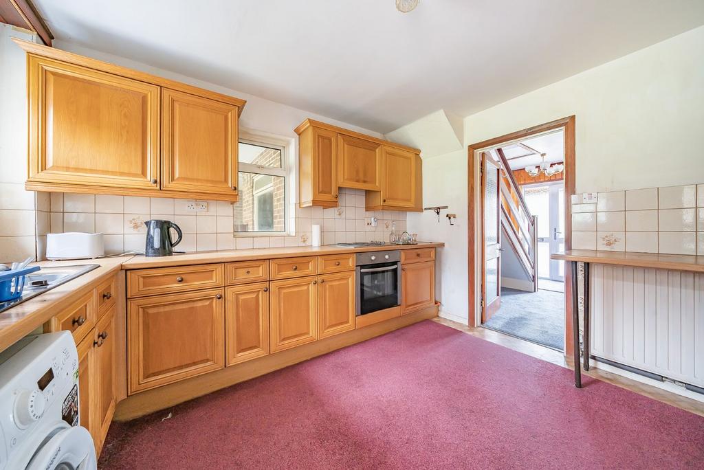 https://media.onthemarket.com/properties/16172238/1519478029/image-9-1024x1024.jpg