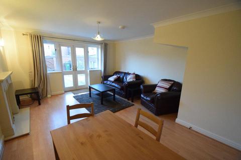 3 bedroom terraced house to rent, 30 The Smithfields