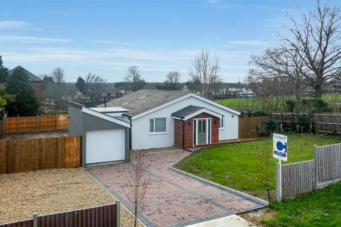 4 bedroom detached bungalow for sale, Buckingham Road, Bletchley, Milton Keynes