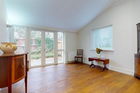207 Buckingham Road, Bletchley, Milton Keynes, MK3 5JF