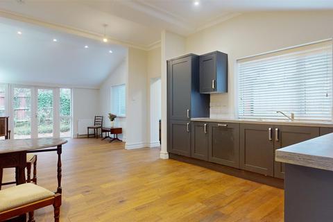 207 Buckingham Road, Bletchley, Milton Keynes, MK3 5JF