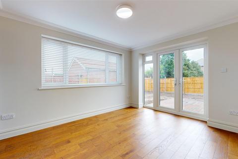 207 Buckingham Road, Bletchley, Milton Keynes, MK3 5JF