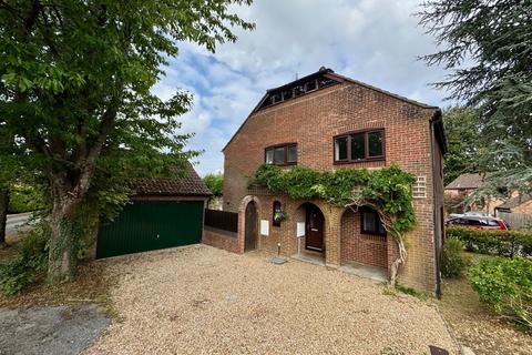 17 Lomond Close, Oakley, Basingstoke, RG23 7NA
