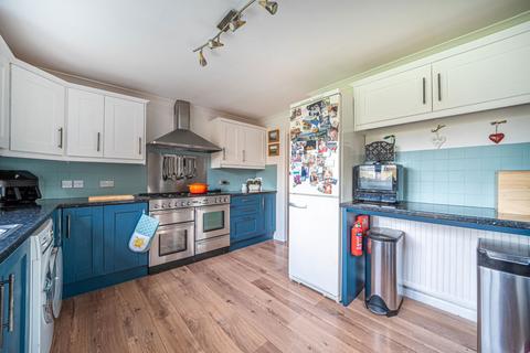 17 Lomond Close, Oakley, Basingstoke, RG23 7NA