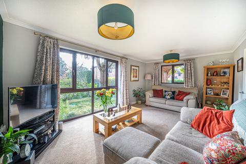 17 Lomond Close, Oakley, Basingstoke, RG23 7NA