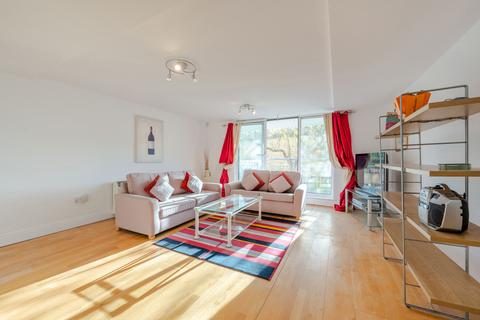 2 bedroom maisonette for sale, Vineyard Path, Mortlake, London