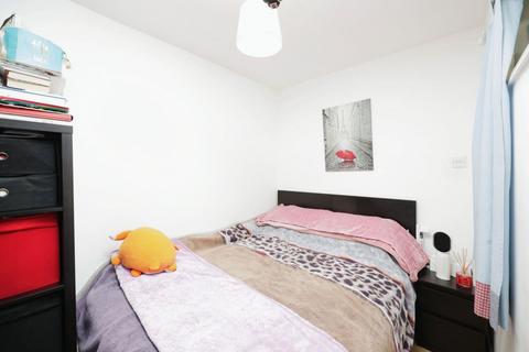 1 bedroom flat for sale, Boltons Lane, Harlington, Hayes, UB3 5BS