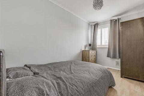 2 bedroom flat to rent, Ingram Lodge, 80 Kings Avenue, London