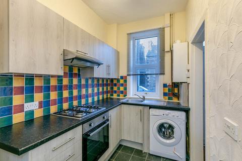 2 bedroom terraced house to rent, Peel Street, Morley