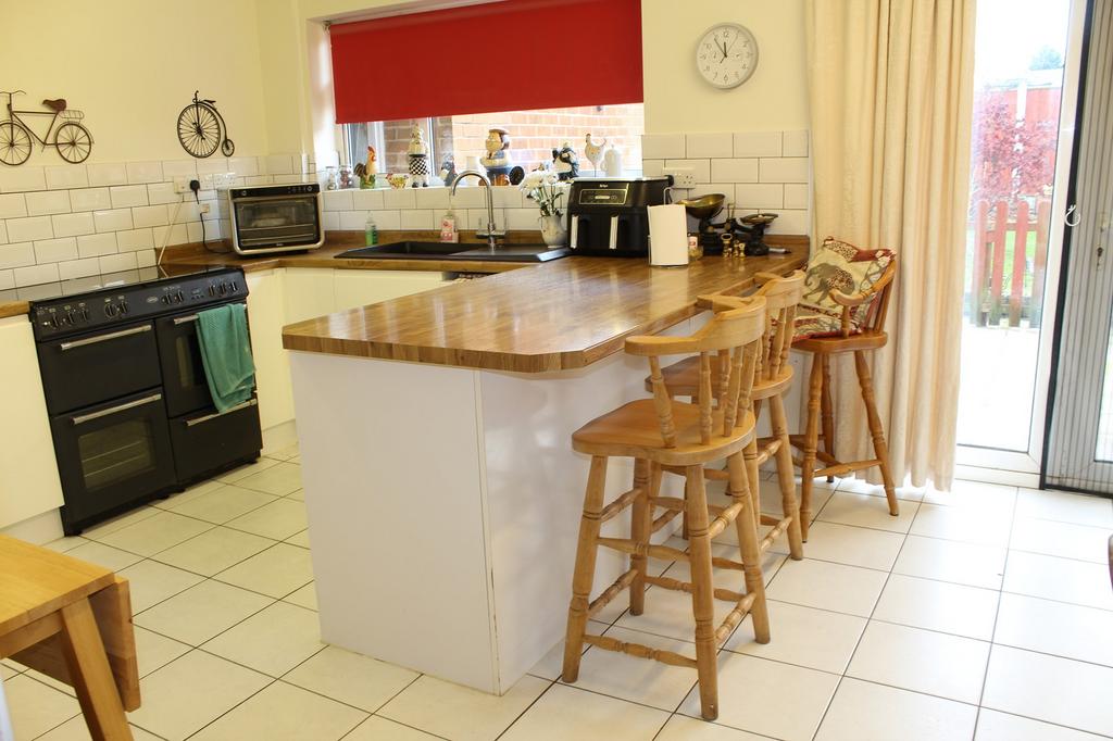 Fitted Kitchen Picture 2