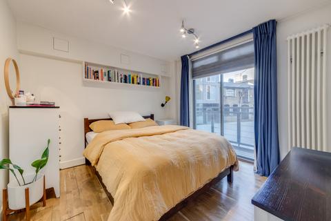 2 bedroom flat for sale, Tanner Street, London