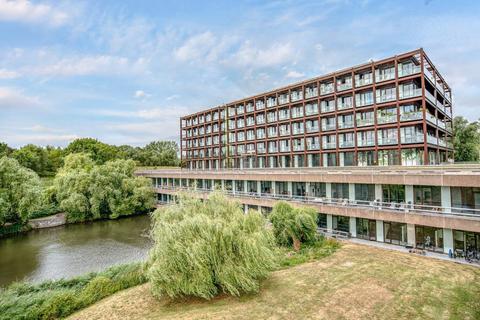 1 bedroom apartment for sale, Lake Shore Drive, Bristol