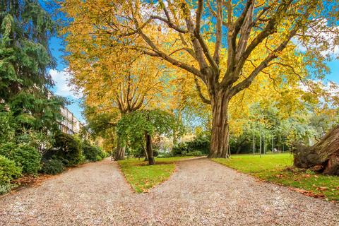 Studio to rent, Philbeach Gardens, London