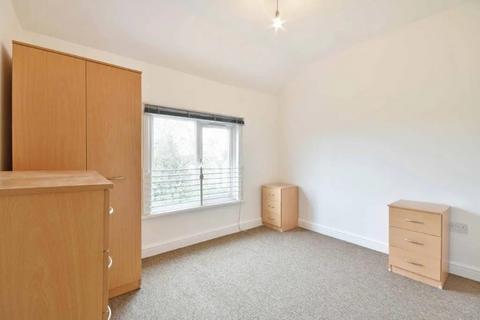 2 bedroom flat to rent, Minster Road, Kilburn