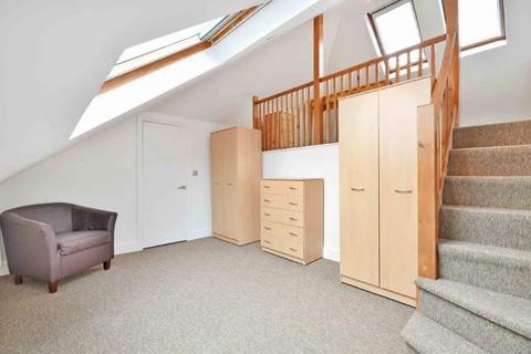 2 bedroom flat to rent, Minster Road, Kilburn