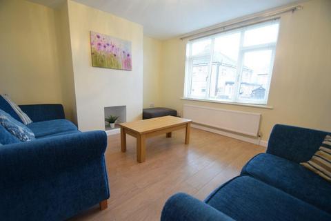 3 bedroom terraced house to rent, 42 Broomfield Road