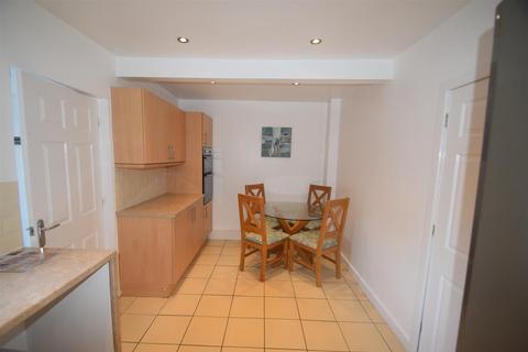 3 bedroom terraced house to rent, 42 Broomfield Road