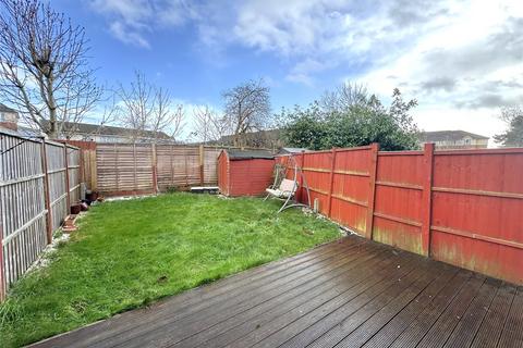 3 Pemberton Close, Stanwell, Staines, TW19 7QZ