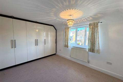 3 Pemberton Close, Stanwell, Staines, TW19 7QZ