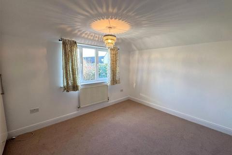 3 Pemberton Close, Stanwell, Staines, TW19 7QZ
