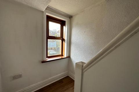 3 bedroom terraced house to rent, Barrett Street, Silsden