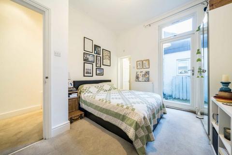 2 bedroom flat to rent, Cavendish Road, London SW12