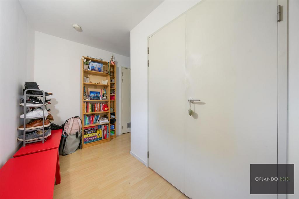 Flat 41, Ashfield Court SW9 9 BB 5.jpg