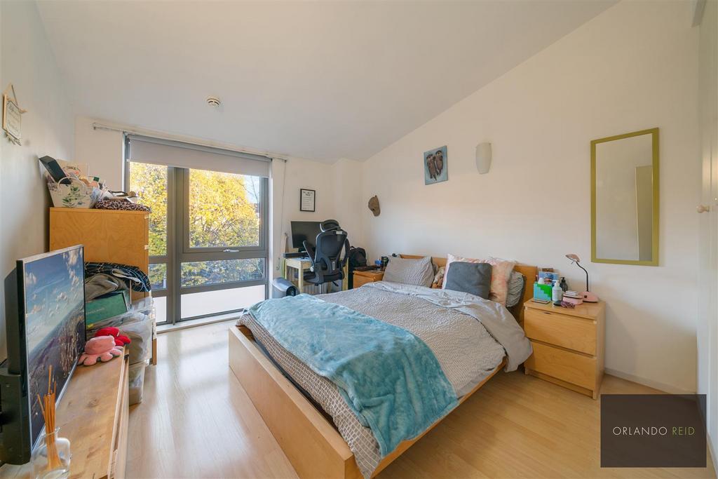 Flat 41, Ashfield Court SW9 9 BB 2.jpg