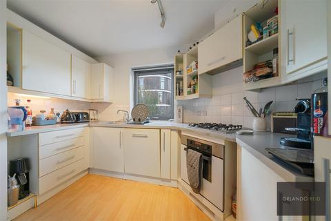 1 bedroom apartment to rent, Ashfield Court, Stockwell