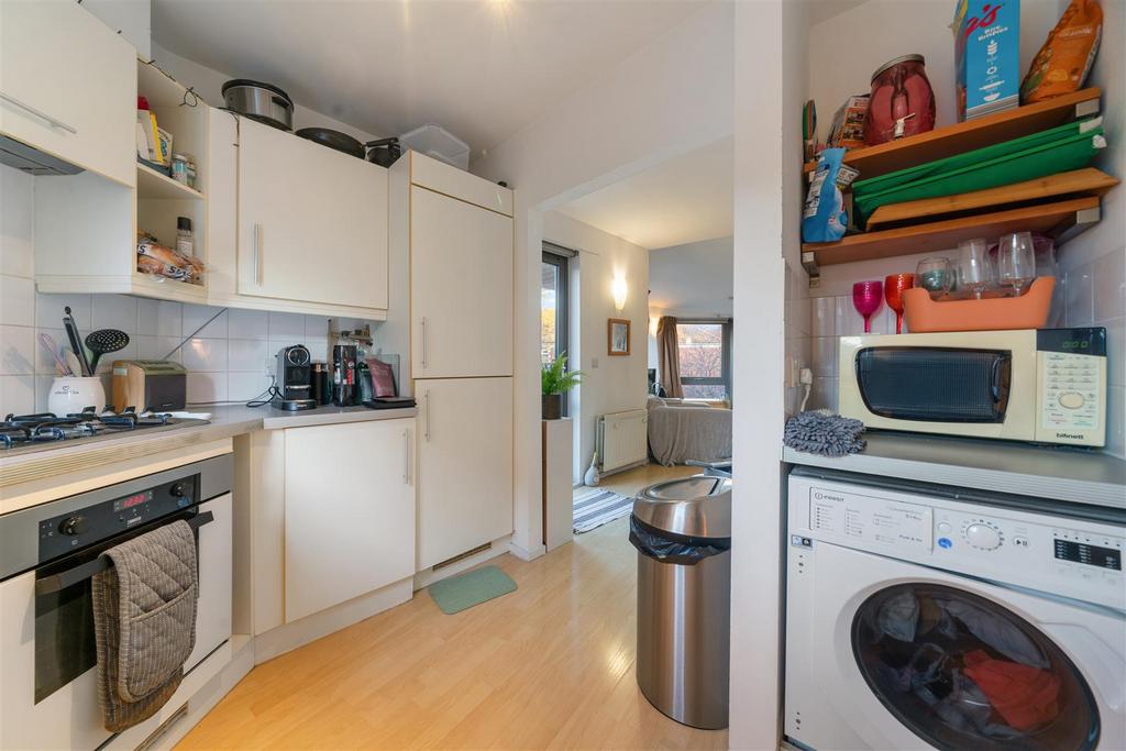 Flat 41, Ashfield Court SW9 9 BB No Watermark 7.jpg