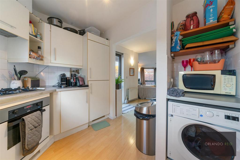 Flat 41, Ashfield Court SW9 9 BB 7.jpg