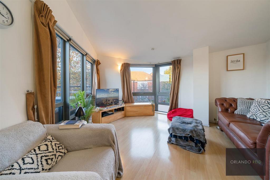 Flat 41, Ashfield Court SW9 9 BB 9.jpg